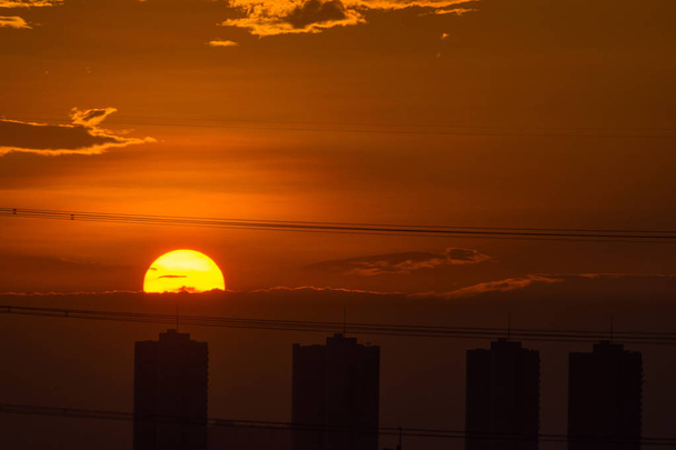 Západ slunce s budovou - Fotografie, Obrázek