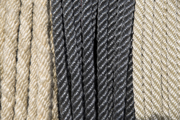 Cordón de cuerdas en fila como fondo
 - Foto, imagen
