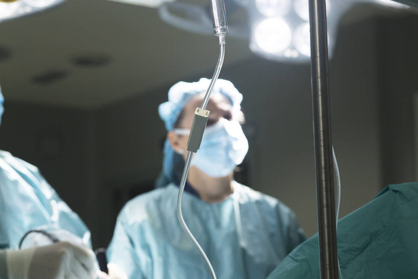 goteo médico IV en cirugía
 - Foto, imagen