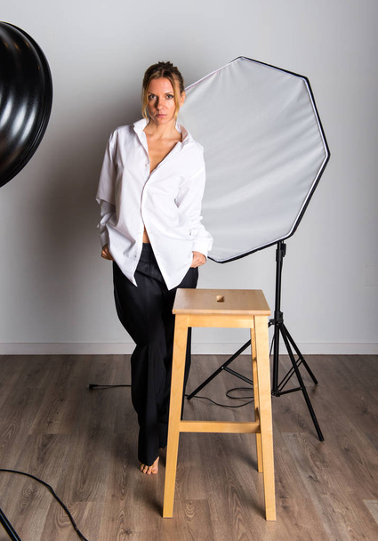 Beauty blonde woman posing in studio - Photo, Image