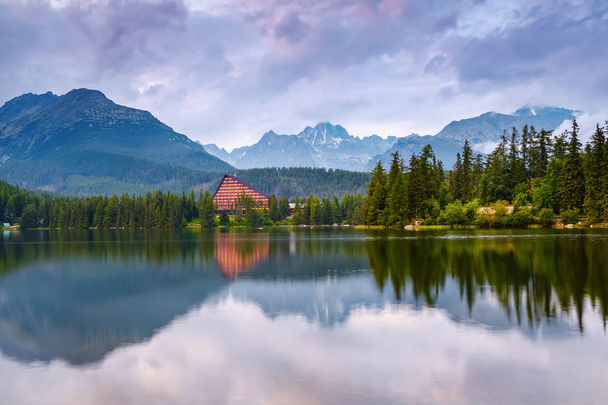 Breathtaking mountain views and a quiet lake. - Zdjęcie, obraz