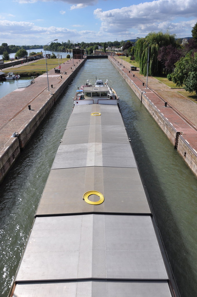 Seine : barge in a sluice - Photo, Image