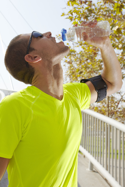Sport man drinking water - Фото, изображение