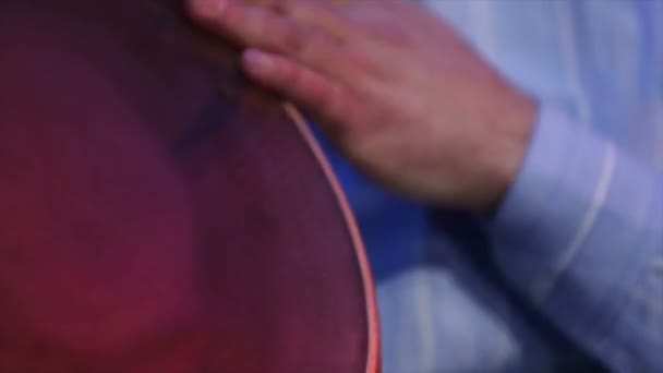 Instrumento musical étnico armenio tocando imágenes para diferentes eventos!!! (Estudio de TV Detalle
) - Metraje, vídeo