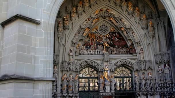 Cephe ve Bern Katedrali ana Portal. İsviçre - Video, Çekim