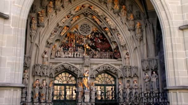 Cephe ve Bern Katedrali ana Portal. İsviçre - Video, Çekim