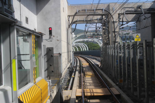 Monorail passing though the tunnel - Foto, imagen