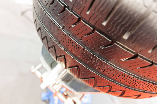 tipos de neumáticos para vehículos de motor, nota poca profundidad de campo
 - Foto, imagen