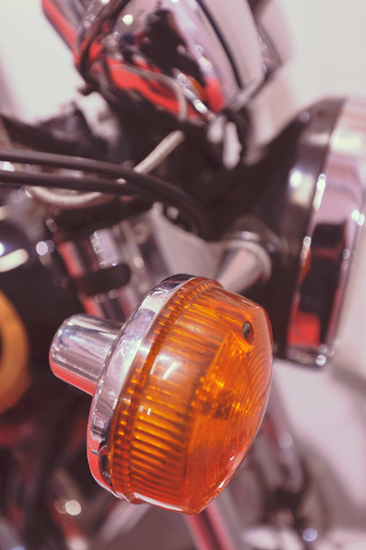 Diferentes detalles en una motocicleta, nota poca profundidad de campo
 - Foto, Imagen