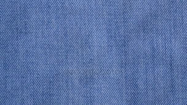 beeldmateriaal blauw denim of jeans textuur achtergrond. - Video
