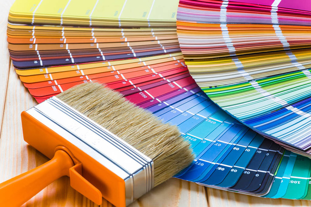 Malarz i dekorator pracy tabela z projektu domu, kolor swatc - Zdjęcie, obraz