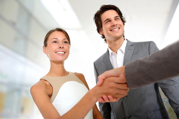 Closeup of business partnership handshake - Foto, afbeelding