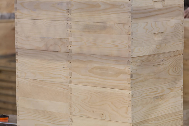cajas de madera para la apicultura
 - Foto, Imagen