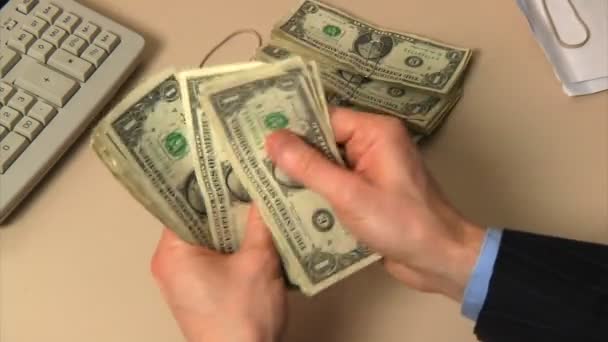 a bankár kézzel számít a pénz. - Felvétel, videó