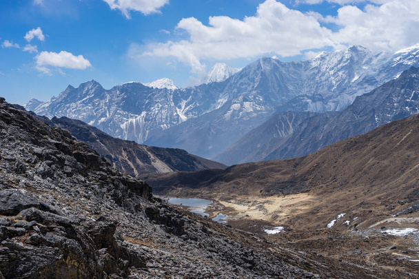 Landscape of Himalaya mountain range after cross Renjo la pass,  - 写真・画像
