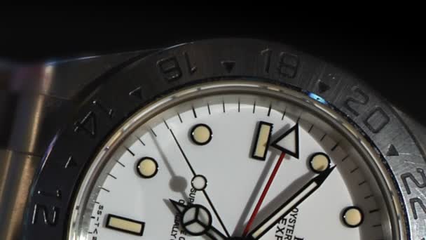 Um close-up de um relógio de pulso
. - Filmagem, Vídeo