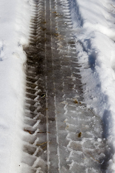 trail car on snow - Фото, изображение