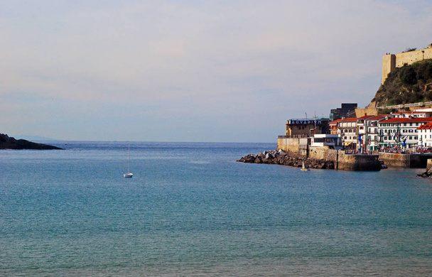 Вид на залив Конча, Сан-Себастьян, Испания
 - Фото, изображение