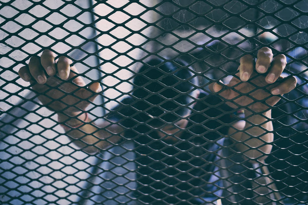 Hoffnungsloser Mann im Käfig - Foto, Bild