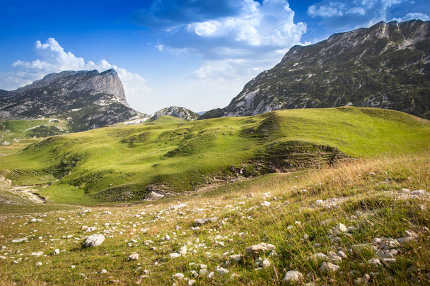 Красивий барвистий гірський пейзаж
 - Фото, зображення