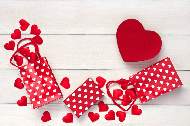 Geschenktüte und Geschenkbox für Valentinstag, Hochzeit oder Geburtstag - Foto, Bild