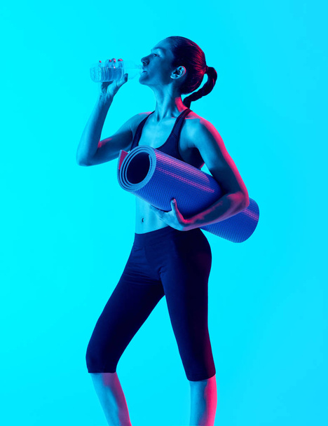 woman exercsing fitness exercices drinking - Photo, image