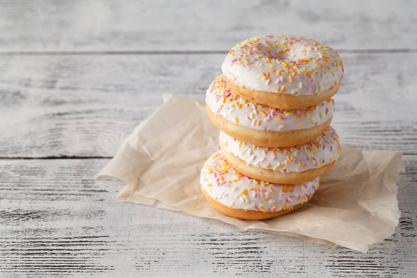 Tower of donuts on paper napkin - Foto, immagini
