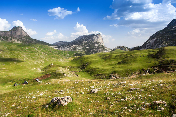 Красивий барвистий гірський пейзажний фон природи
 - Фото, зображення