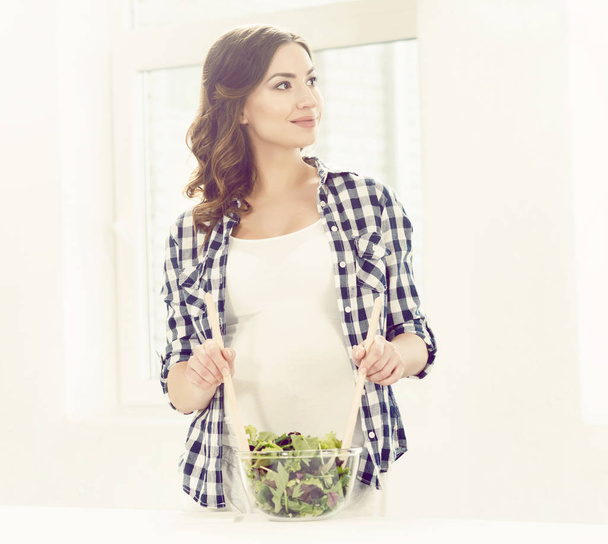 Beautiful pregnant woman - Foto, Bild