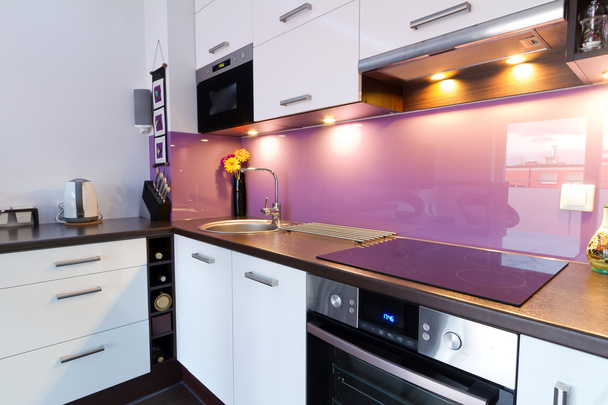 White and purple kitchen interior - Fotoğraf, Görsel