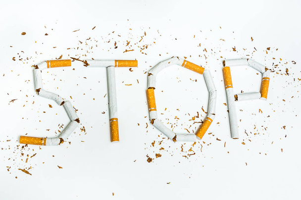 Stop smoking word written with broken cigarettes - Foto, Imagen