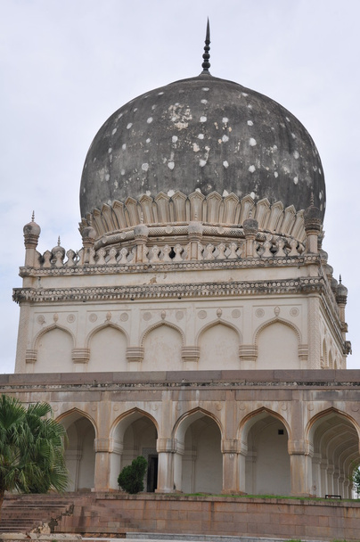 Гробницы Кутб Шахи в Хайдарабаде, Индия
 - Фото, изображение