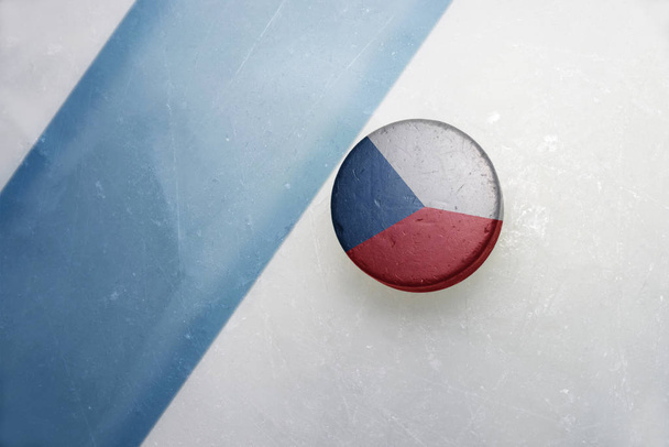 vanha jääkiekko kiekko kanssa lippu tsekki tasavallan
 - Valokuva, kuva