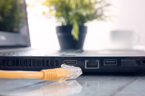 Laptop wit LAN, HDMI and USB ports on the desk - Foto, Bild