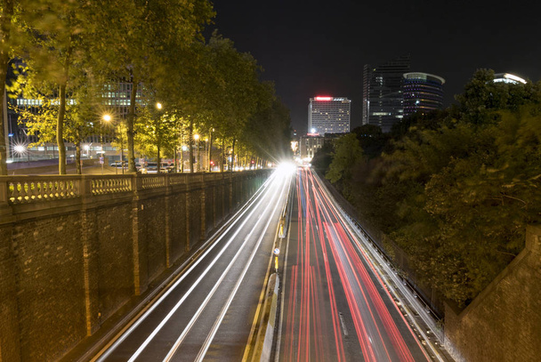 Városi alagút és a forgalom este Brüsszelben - Fotó, kép