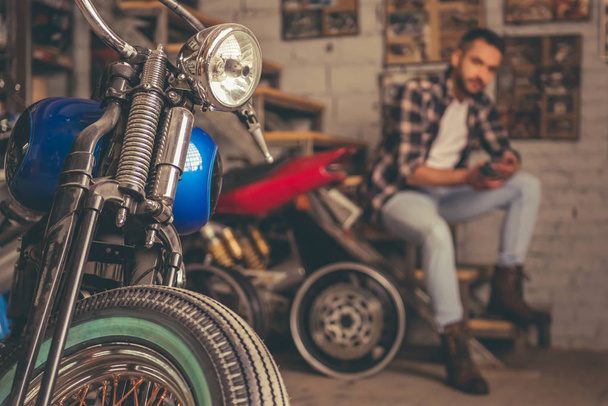 Motorbike repair shop - Zdjęcie, obraz