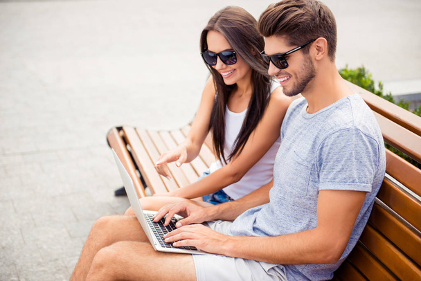 Happy couple in love with laptop having date and watching film - Foto, Imagen