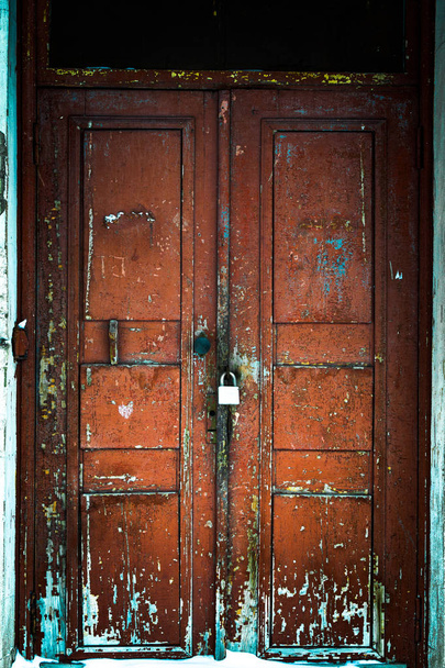Old shabby door - Foto, Bild