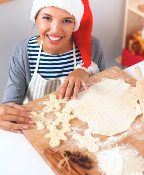 Woman making christmas cookies in the kitchen - Zdjęcie, obraz