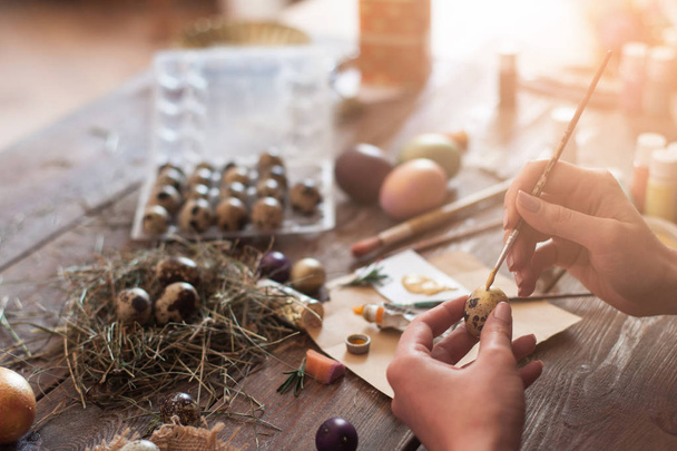 Preparing for Easter, decorating eggs at home - Fotoğraf, Görsel