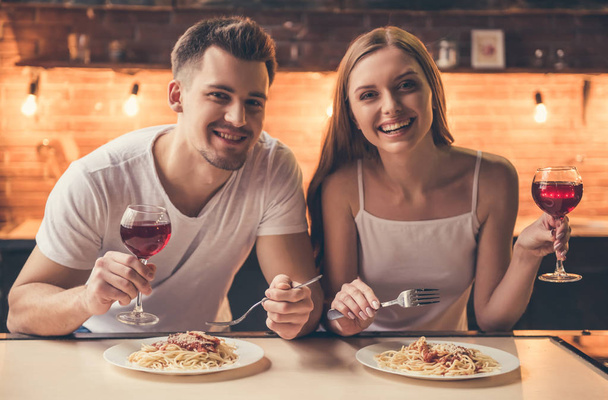 Couple having romantic dinner - Valokuva, kuva