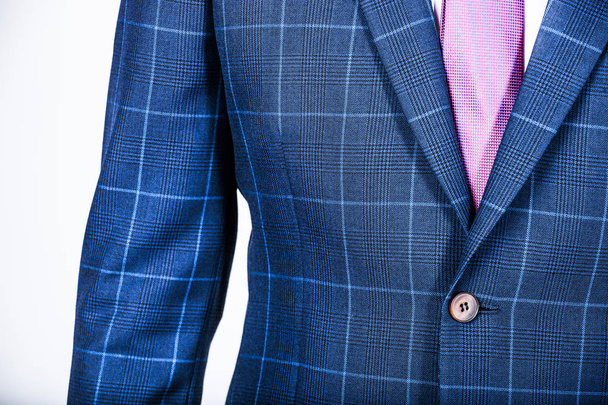 Detail einer blauen Anzugjacke an einem Mann - Foto, Bild