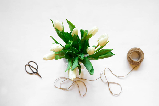 Bouquet of white tulips and accessories - Foto, imagen