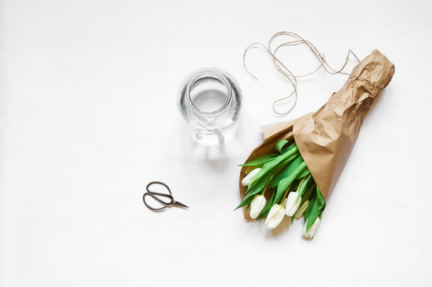 Bouquet of white tulips and accessories - Φωτογραφία, εικόνα
