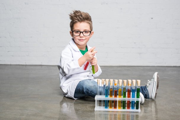 Little boy with test tubes - 写真・画像