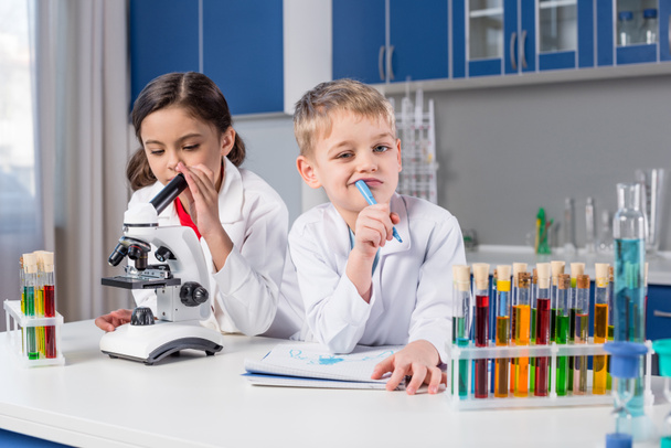 Kids in chemical laboratory - Fotó, kép