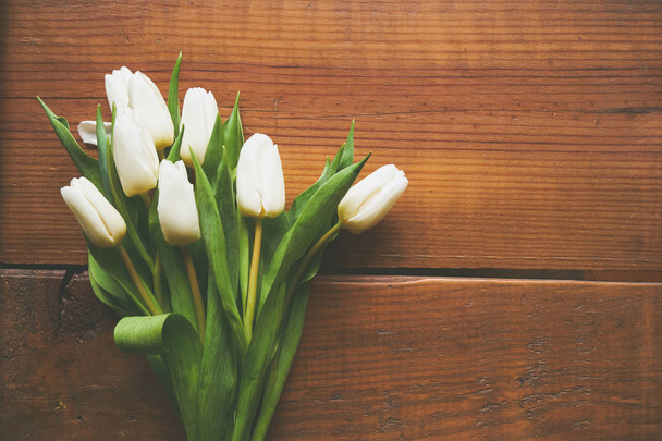 Vista superior de tulipanes blancos
 - Foto, imagen