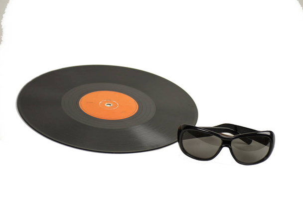 Vintage vinyl záznam a brýle - Fotografie, Obrázek