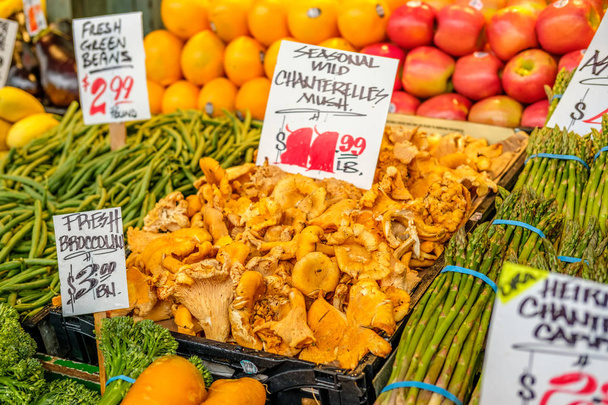  frutas e produtos hortícolas no mercado
 - Foto, Imagem