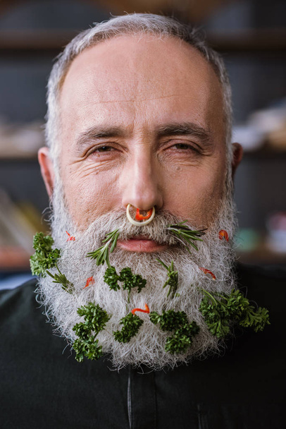Senior man with greens in beard - 写真・画像
